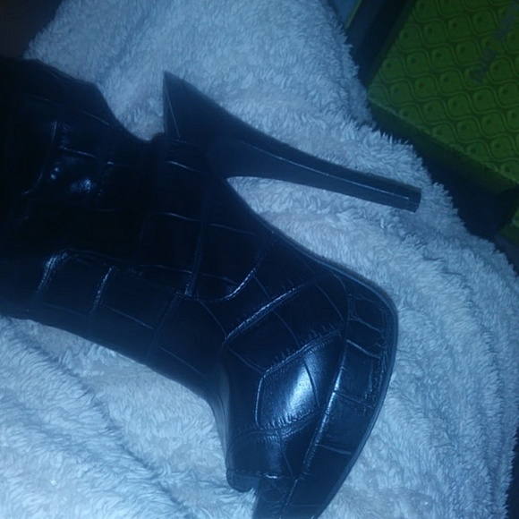 Heels - Picture 2 of 2